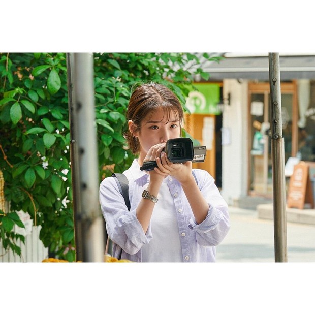 IU akan berperan sebagai sutradara di film Dream