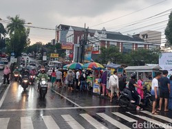 Jl Bangbarung Bogor Ramai Didatangi Pemburu Takjil, Mi Glosor Jadi Favorit