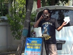 Baru Juga Sehari Ramadhan, Jasa Tukar Uang-Baru Marak di Lamongan