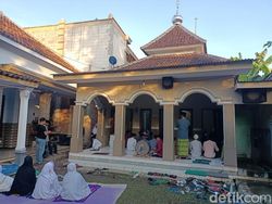 Jemaah Aboge Probolinggo Gelar Salat Id Minggu Pagi Ini