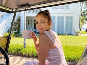 Body Goals di Usia 53, Ternyata Jennifer Lopez Rutin Bangun Subuh buat Olahraga Body Goals di Usia 53, Ternyata Jennifer Lopez Rutin Bangun Subuh buat Olahraga