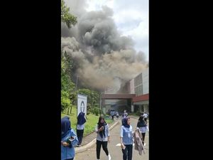 Pabrik Tekstil di Purwakarta Kebakaran, Asap Hitam Mengepul