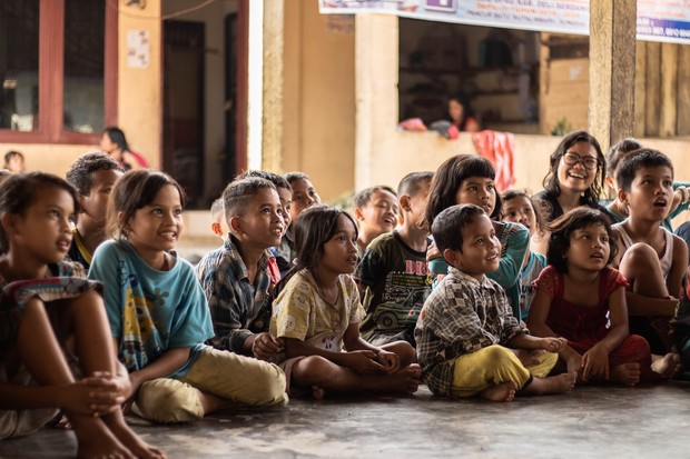 Kegiatan bersama anak-anak/Foto: Unsplash/Yannis H