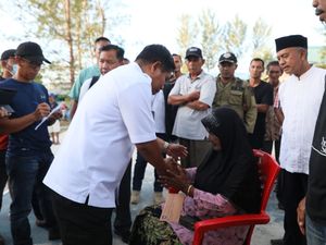 Kemendagri Serahkan Bantuan untuk Korban Longsor di Serasan Natuna