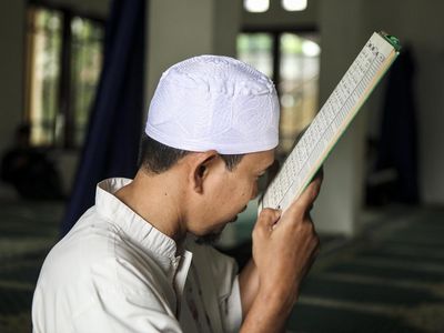 Khusyuknya Para Tunanetra Mengaji di Bulan Suci