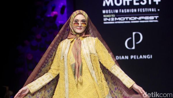 Foto Busana Muslim Terbaru Dian Pelangi di Muffest 2023