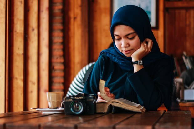 Membaca sejarah nabi/Foto: Unsplash/Muhammad Haikal Sjukri