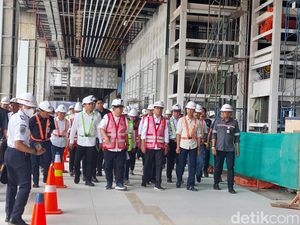 Pengerjaan Stasiun Kereta Cepat Halim Terintegrasi LRT Sudah 90%