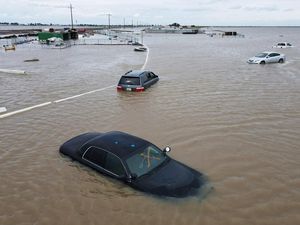 Mobil-mobil Ini Jadi Korban Banjir di California