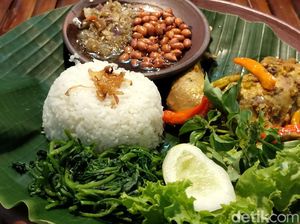 Pedas Nikmat Ayam Betutu Pawon Osing Cocok untuk Hidangan Buka Puasa Pedas Nikmat Ayam Betutu Pawon Osing Cocok untuk Hidangan Buka Puasa