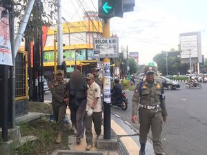 5 Fakta Aksi Nyeleneh Pengamen Kota Malang Tempel Kelamin ke Mobil 5 Fakta Aksi Nyeleneh Pengamen Kota Malang Tempel Kelamin ke Mobil