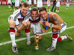 Pada 2014, Oezil membawa Jerman mengalahkan Argentina di final Piala Dunia. Ia selalu dipercaya menjadi starter dalam tujuh pertandingan selama turnamen. Foto: FIFA via Getty Images/Alex Livesey - FIFA
