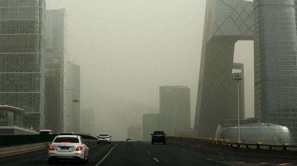 Potret Beijing Saat Diterjang Badai Pasir