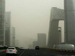 Potret Beijing Saat Diterjang Badai Pasir