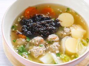 Resep Sup Tofu Bola Ayam dan Sayuran, Gurih Segar untuk Menu Sahur Resep Sup Tofu Bola Ayam dan Sayuran, Gurih Segar untuk Menu Sahur