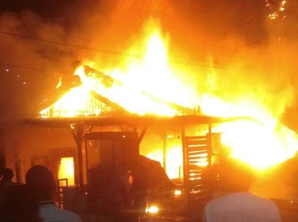 Rumah Pedagang Bensin Eceran di Bandar Lampung Ludes Terbakar