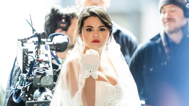 Selena Gomez Jadi Pengantin NEW YORK, NEW YORK - MARCH 21: Selena Gomez is seen filming