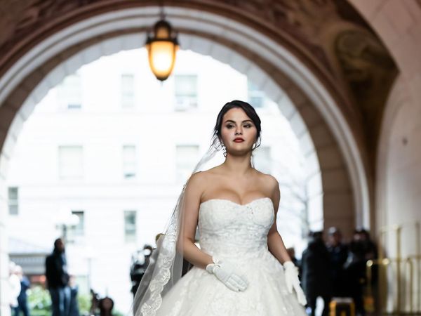 Foto: Selena Gomez Cantik Pakai Gaun Pengantin, Fans Doakan Cepat Menikah