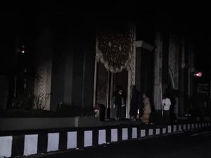 Tarawih Pertama di Masjid Agung Tabanan Hanya Diikuti Jemaah Terdekat Tarawih Pertama di Masjid Agung Tabanan Hanya Diikuti Jemaah Terdekat