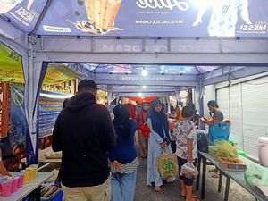 Berburu Takjil di Pasar Ramadan Masjid Raya Baiturrahmah