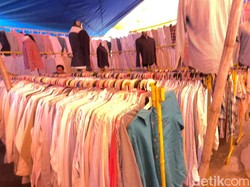 Pemerintah Larang Pakaian Bekas Impor, Pedagang Cakar Toraja Rugi Rp 30 Juta