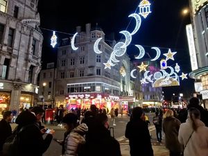 Gemerlap Hiasan Ramadan di Kota London