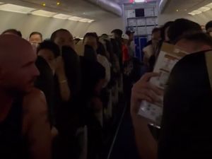 Kronologi Pesawat Super Air Jet Bermasalah Sampai Penumpang Kegerahan Kronologi Pesawat Super Air Jet Bermasalah Sampai Penumpang Kegerahan