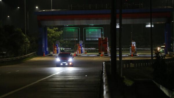 Sempat Diblokir, Tol Jatikarya Kembali Dibuka