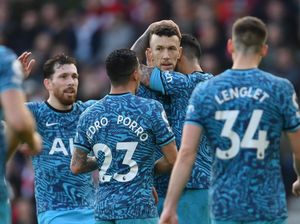 Pemain Tottenhan Manja-manja, Keenakan Tinggal di London