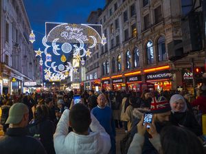Untuk Pertama Kalinya, Jalanan di London Ini Berhias Dekorasi Ramadan