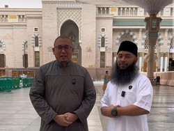 Di Madinah Ustaz Syafiq Basalamah Doakan Andre Rosiade Jadi Gubernur Sumbar