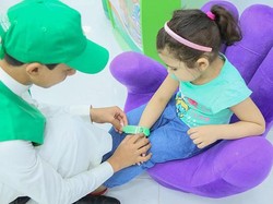 Gelang Pintar untuk Bantu Anak yang Tersesat di Dua Masjid Suci