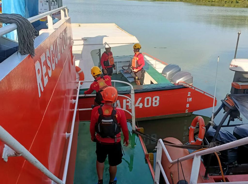 Penumpang Kapal Balikpapan-Parepare Lompat ke Laut, Tim SAR Lakukan Pencarian Penumpang Kapal Balikpapan-Parepare Lompat ke Laut, Tim SAR Lakukan Pencarian