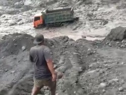 Banjir Lahar Dingin Semeru Over Skala Seret Truk hingga Alat Berat