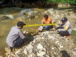 Geger Bayi Perempuan Ditemukan Terbungkus Plastik di Sungai Bengkayang