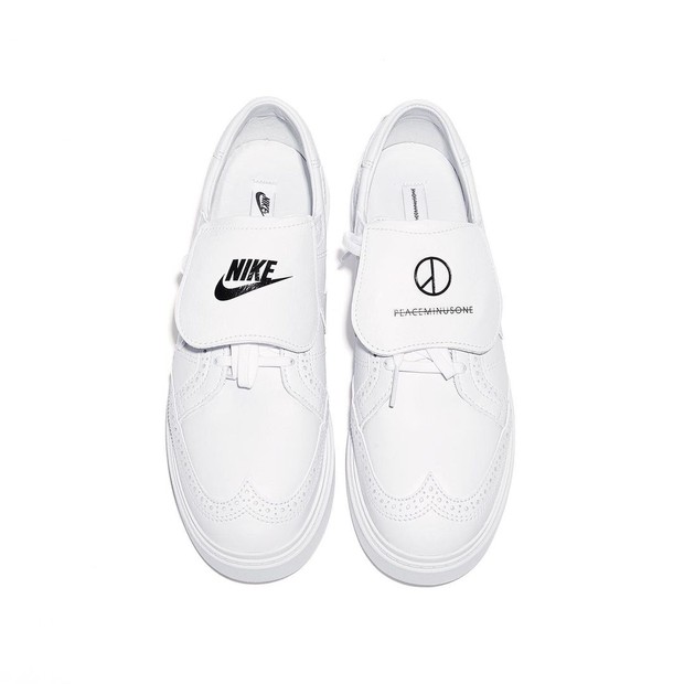 G-Dragon dengan Nike Kwondo 1/ Foto: instagram.com/peaceminusonedotcom