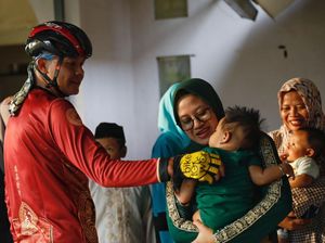 Ganjar Serahkan Bantuan Kebutuhan Pokok buat Panti Asuhan di Semarang