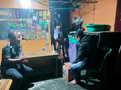 Polisi Razia 3 Warung Jual Miras Cap Tikus di Gorontalo, Penjual Diamankan