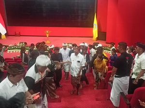 Kios di Pura Besakih Segera Dibagikan, Koster Minta Pedagang Tidak Egois Kios di Pura Besakih Segera Dibagikan, Koster Minta Pedagang Tidak Egois