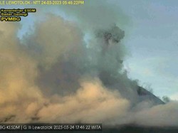 Gunung Ili Lewotolok 32 Kali Erupsi Disertai Lontaran Lava Pijar