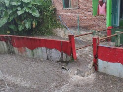 Hujan Deras Disertai Petir Kembali Terjadi, Sejumlah Titik Kota Malang Banjir