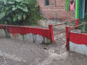 Hujan Deras Disertai Petir Kembali Terjadi, Sejumlah Titik Kota Malang Banjir Hujan Deras Disertai Petir Kembali Terjadi, Sejumlah Titik Kota Malang Banjir