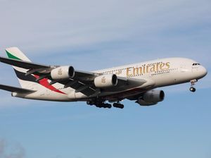 Ditabrak Truk Bahan Bakar, Penerbangan Emirates Dibatalkan!