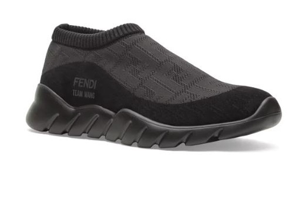 Jackson dengan FENDI Sock Sneakers Black/ Foto: allkpop.com