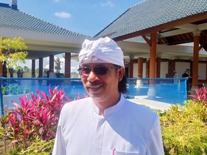Bule Copot Celana di Gunung Agung, Desa Besakih Gelar Upacara Pembersihan Bule Copot Celana di Gunung Agung, Desa Besakih Gelar Upacara Pembersihan