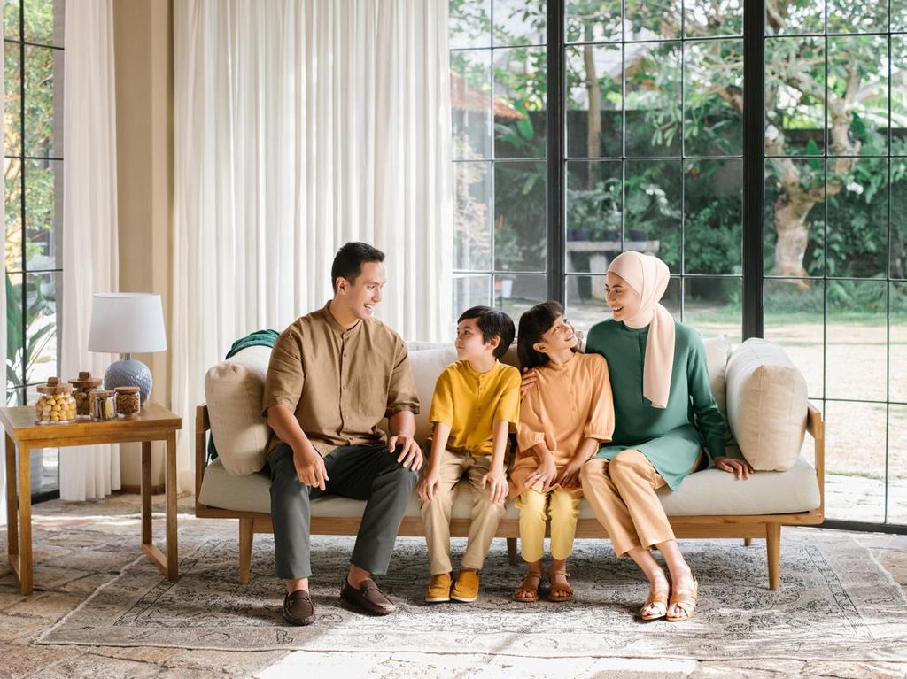 Uniqlo Rilis Koleksi Lifewear Lebaran 2023, Blus Lengan Panjang Hingga Batik Uniqlo Rilis Koleksi Lifewear Lebaran 2023, Blus Lengan Panjang Hingga Batik