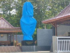 Patung Bunda Maria di Kulon Progo Ditutup Terpal dan Viral Patung Bunda Maria di Kulon Progo Ditutup Terpal dan Viral