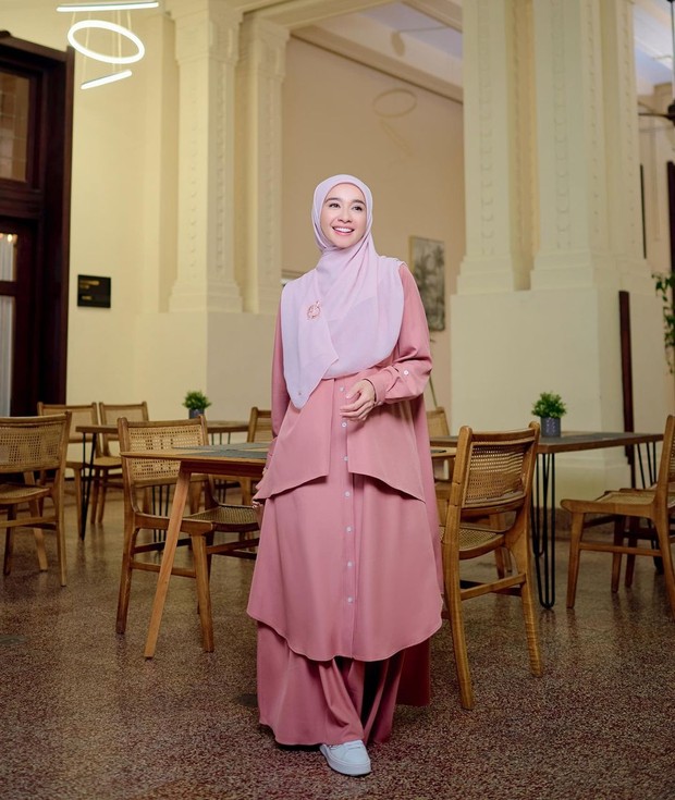 Laudya Cynthia Bella gaya hijab syari