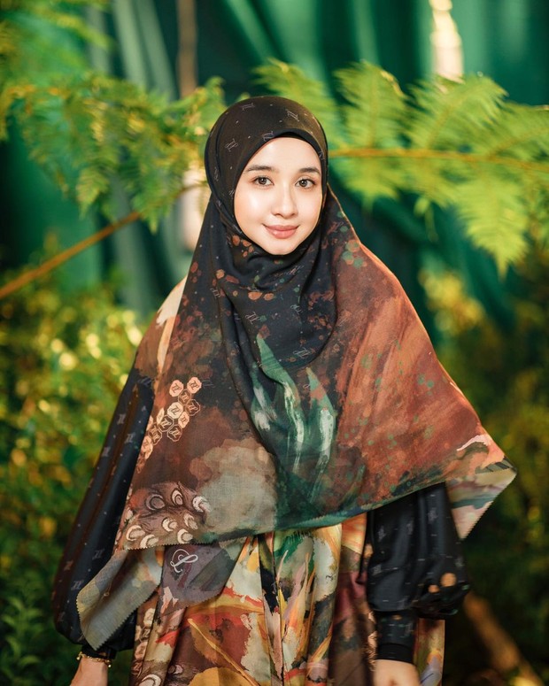 Laudya Cynthia Bella gaya hijab syari