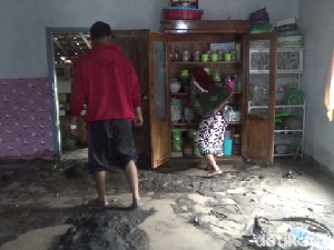 Banjir Lahar Semeru Terjang-Rendam 3 Rumah Warga Lumajang